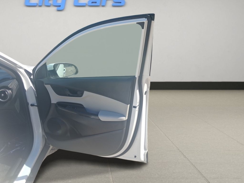 2023 Hyundai Kona SEL - Photo 16